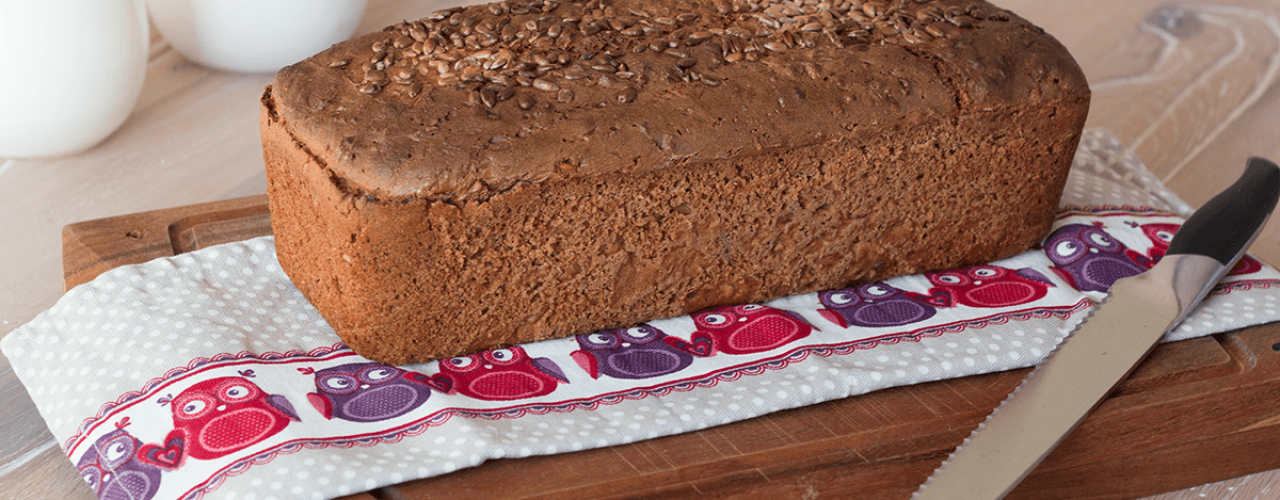 Veganes Dinkelbrot aus Vollkornmehl mit Sonnenblumenkernen